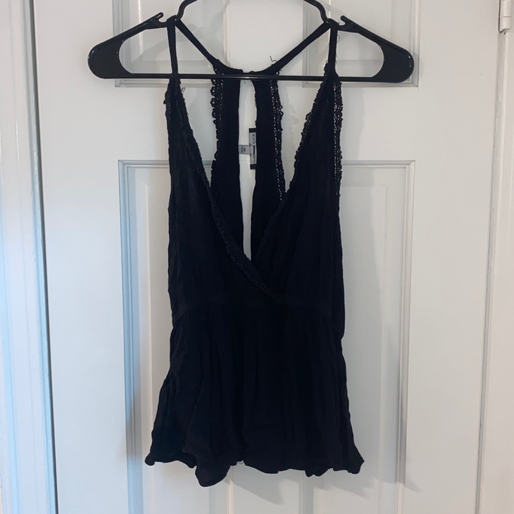 Kendall & Kylie black flowy tank top